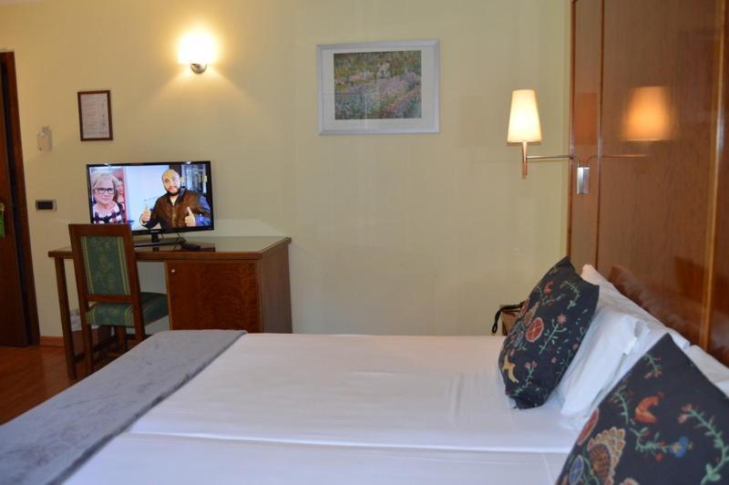 Coma Bella Hotel Sant Julià de Lòria Szoba fotó